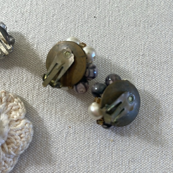 Vintage Clip on Ear rings/ set of 4 pair/Costume Jewelry - Picture 8 of 9